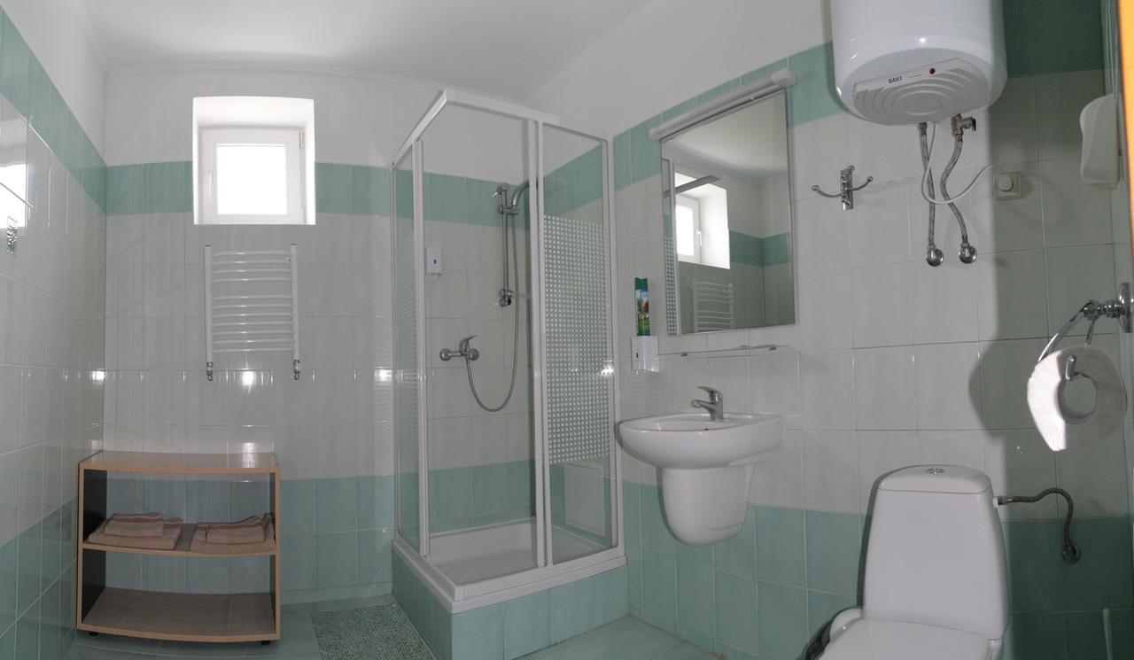 Karpaty Viking Motel Nizhneye Sinevidnoye Oda fotoğraf